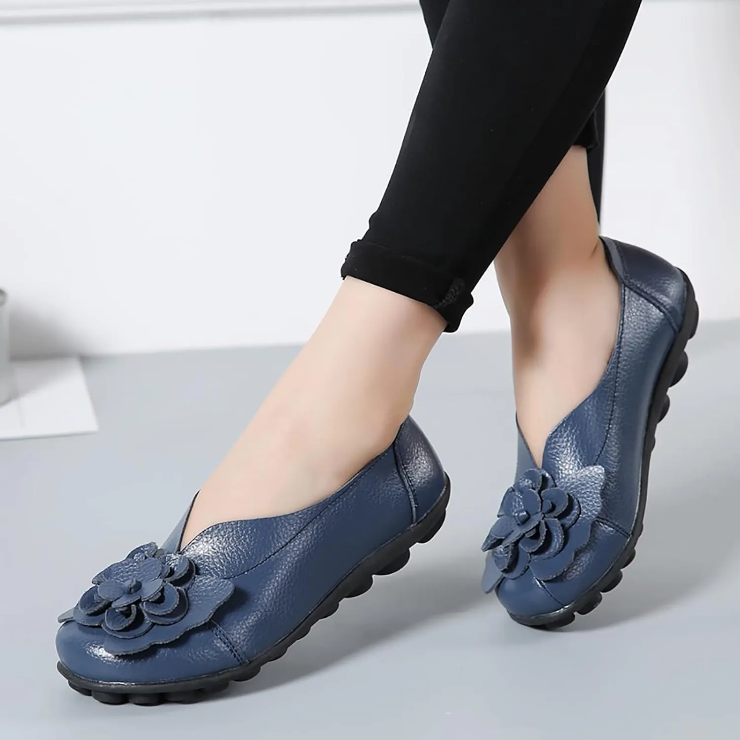 Women's Leather Slip On Loafers Vintage Cute Bow Flower Comfy Non-Slip Softsole Walking Casual Pumps Work Flats Shoes Driving Office Flowers Round Toe Soft Bottom Lightweight Nurse Loafers